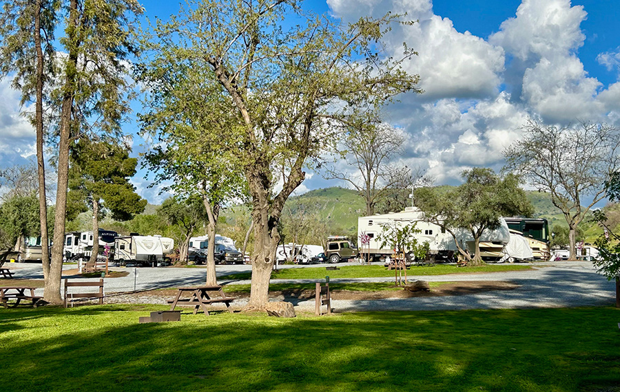 RV Park Campground - Pull through Sites - Full Hookups - Lemon Cove Village RV Park Campground